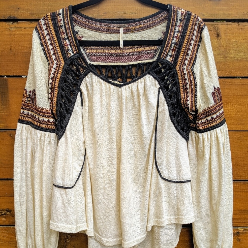 Tribal design wide sleeves blouse